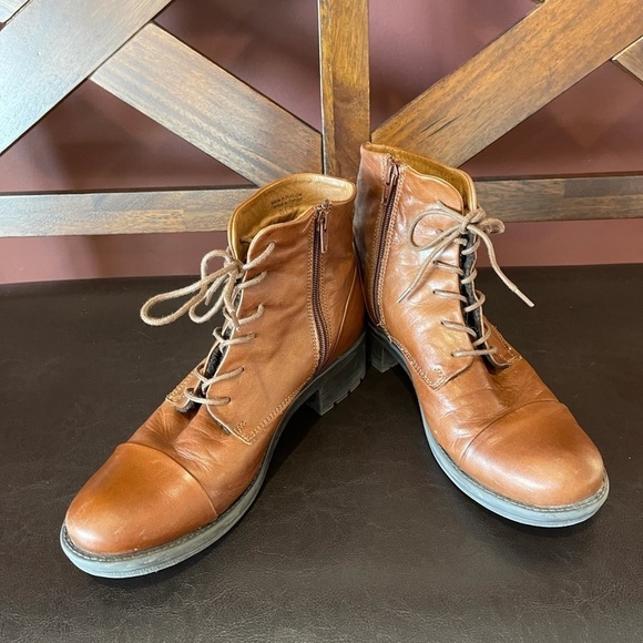 Little Burgundy leather boots in a size 8.5 - Picture 11 of 16